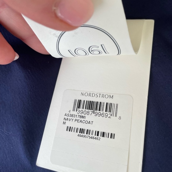 NWT  - 1901 - Nordstrom's - Women's Ruffled Blouse - Navy -  Size Medium - Picture 3 of 10